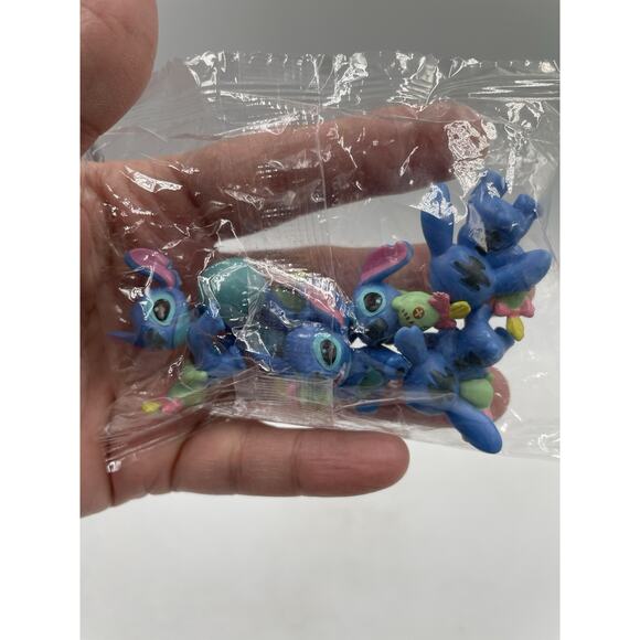 Disney Lilo and Stitch Scrum lot of 6 2cm Mini Action Figures PVC Toys SEALED - Picture 2 of 4